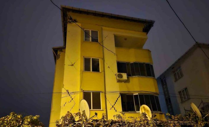 Balıkesir gece boyu sallandı