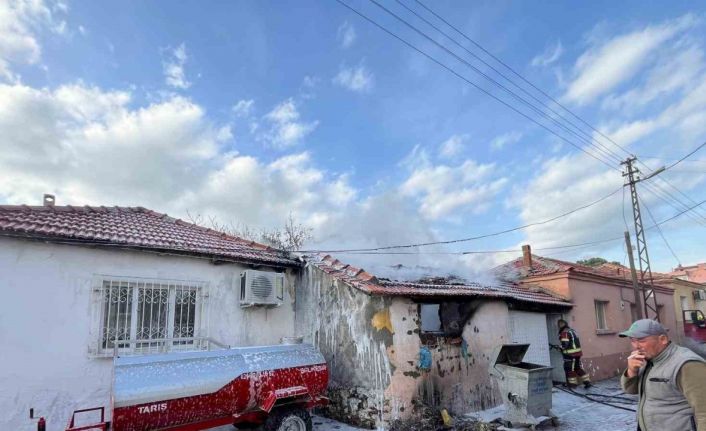 Balıkesir’de depoda yangın