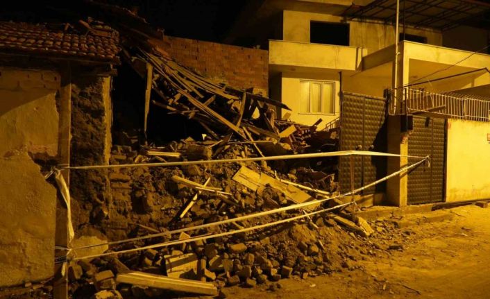 Balıkesir’de metruk bina çöktü