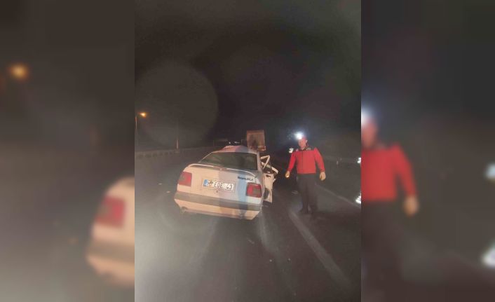 Balıkesir’de otomobil tıra arkadan çarptı; 1 ölü