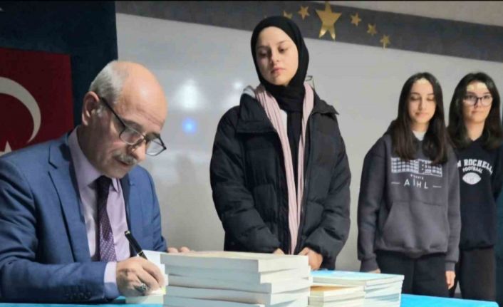 Balıkesirli öğretmen yazar Dilaver Ayyıldız’dan çocuklara şiir kitabı