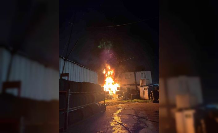 Başakşehir’de sobadan sıçrayan kıvılcımlar iki iş yerini yaktı