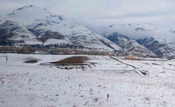 Başkale beyaza büründü