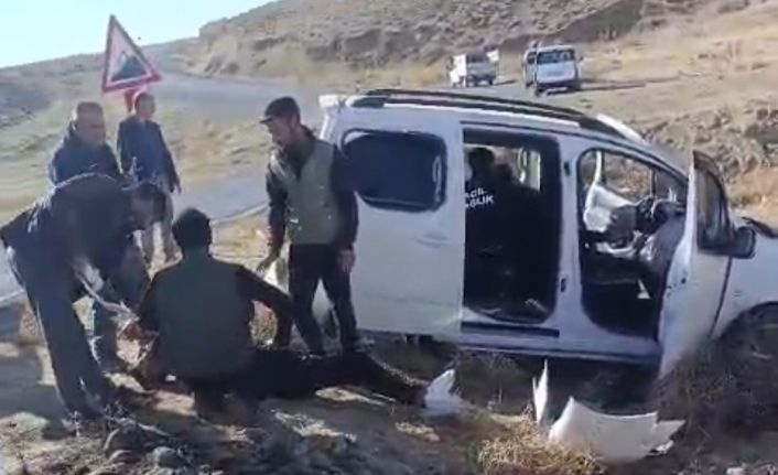 Başkale’de trafik kazası: 4 yaralı