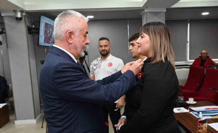 Başkan Başdeğirmen, başarılı sporcuları ödüllendirdi
