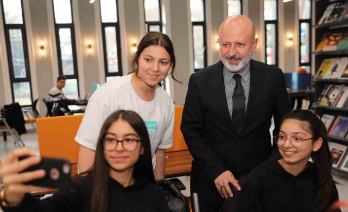 Başkan Çolakbayrakdar: "Dünyaya açılan kütüphanelerle zenginleştirilmiş bir şehir inşa ediyoruz"