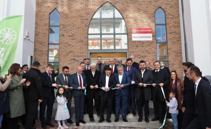 Başkan Çolakbayrakdar, "Vatandaşlarımıza daha konforlu yaşam imkanları sağlıyoruz"