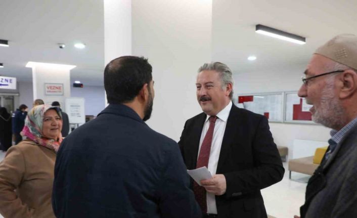 Başkan Palancıoğlu veznede emlak vergisini ödedi