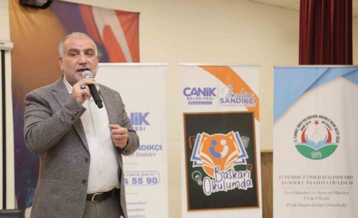 Başkan Sandıkçı: "3 yıldır kesintisiz, tüm öğrencilere burs desteği sağlayan tek belediyeyiz"