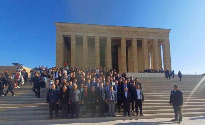 Başkan Saruhan yönetimiyle birlikte Başöğretmenin huzuruna çıktı