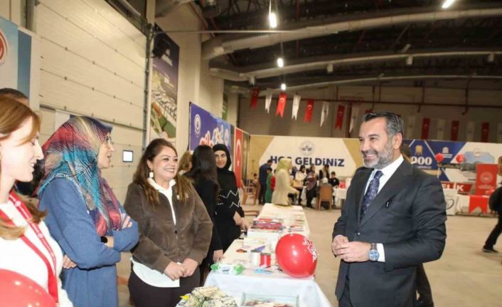 Başkan Şerifoğulları, AileFest’te ailelerle buluştu; genç çiftin nikahını kıydı