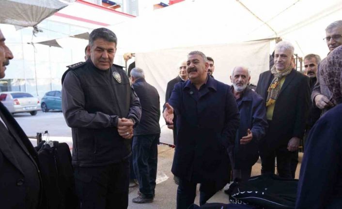 Başkan Sunar ve İl Emniyet Müdürü Karaburun’dan pazar denetimi