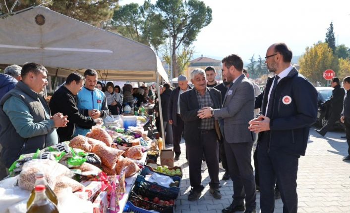 Başkan Tatık Gazze için düzenlenen hayır çarşısını gezdi