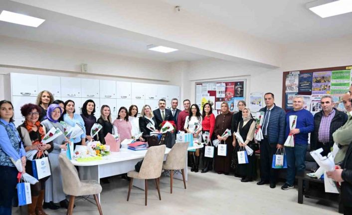 Başkan Yılmaz: "Öğretmenler, bizim kahramanlarımızdır"