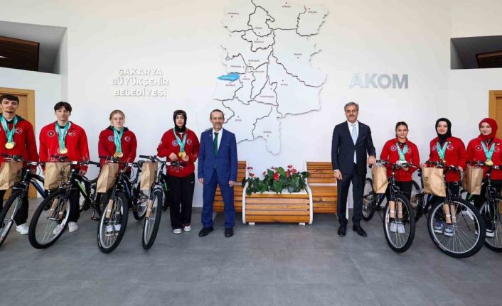 Başkan Yusuf Alemdar Çin’de tarih yazan dünya şampiyonlarını ağırladı