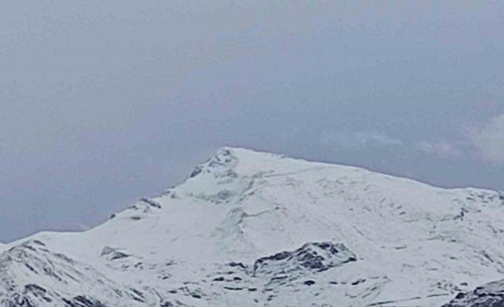 Batman’a mevsimin ilk karı yağdı