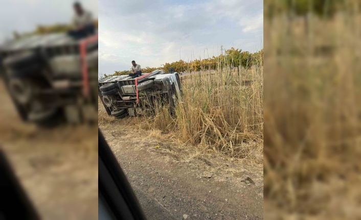 Batman’da kayan kamyonet devrildi: 5 kişi kazadan burnu kanamadan kurtuldu