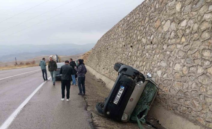 Bayburt-Erzurum kara yolunda trafik kazası: 3 yaralı