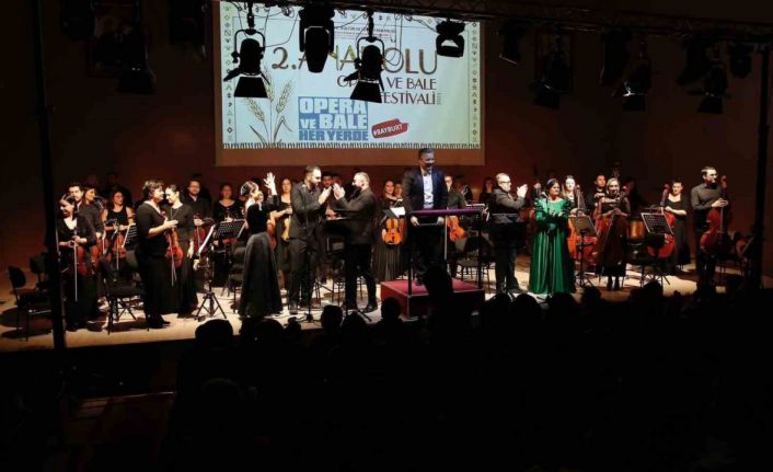 Bayburt’ta ‘Anadolu Ezgileri’ konseri düzenlendi