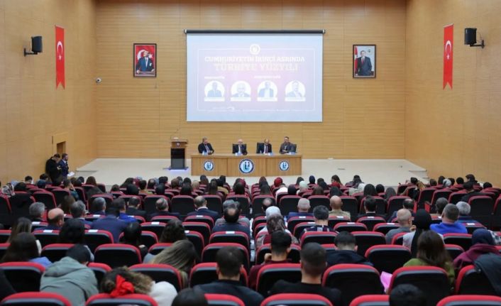 Bayburt’ta ‘Cumhuriyetin İkinci Asrında Türkiye Yüzyılı’ paneli düzenlendi