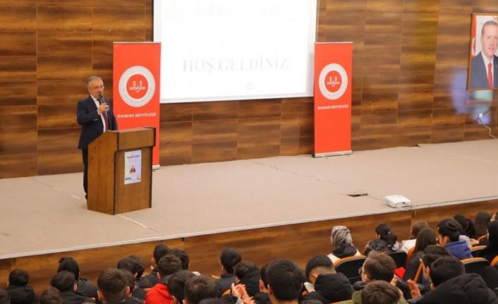 Bayburt’ta lise öğrencilerine ‘Gençlik ve Sorumluluk Bilinci’ konferansı verildi