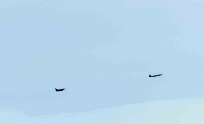 Bayraktar KIZILELMA, F-16’ya kilitlendi, simüle atışta tam isabet