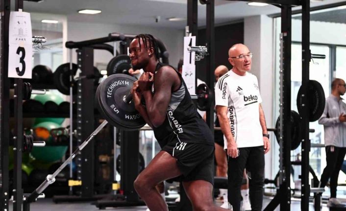 Beşiktaş günün ilk çalışmasını salonda yaptı