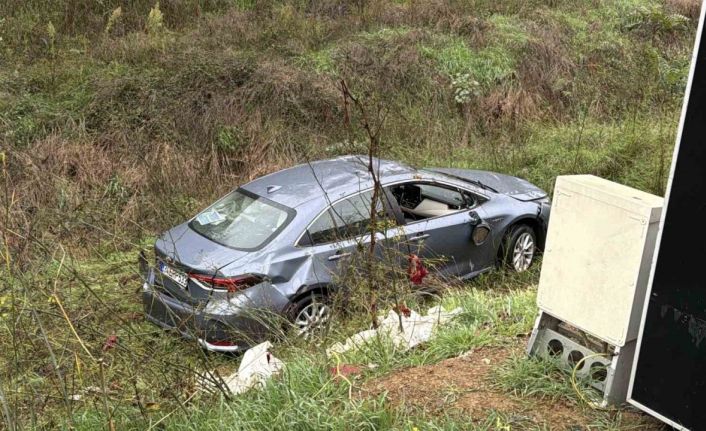 Beşiktaş’ta takla atan araç şarampole uçtu: Sürücü yaralandı