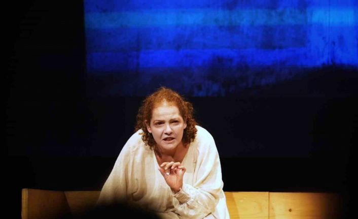 Beşiktaş’ta "Ten Rengi" tiyatro oyunu sahnelendi