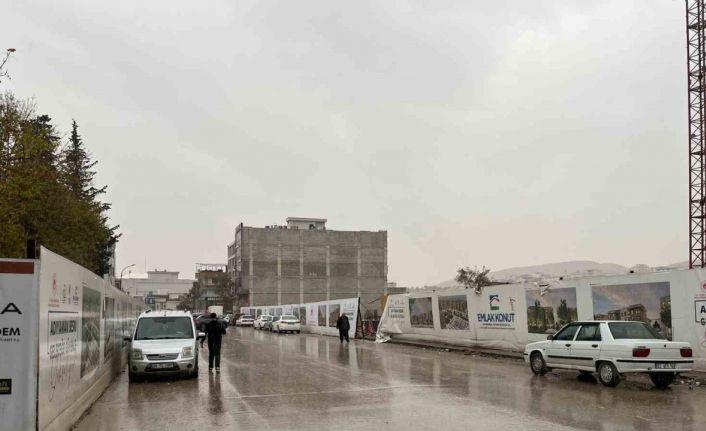 Besni’de sağanak yağış etkili oldu