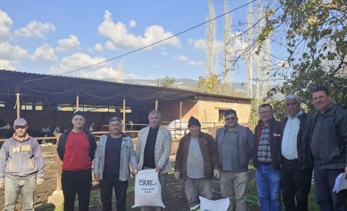 Beyağaç Belediyesi şap hastalığına karşı üreticilere kireç dağıttı