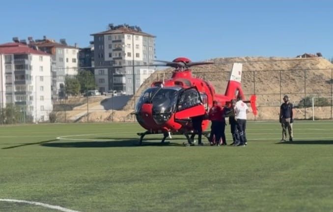 Beyin kanaması geçiren vatandaşın imdadına ambulans helikopter yetişti