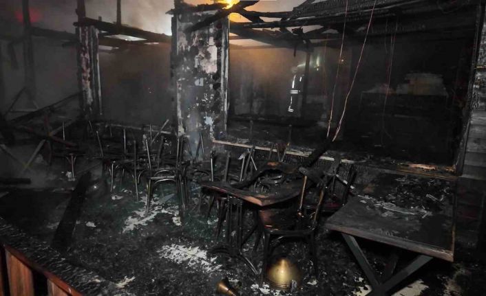 Beykoz’da şömineden çıkan yangın restoranı küle çevirdi