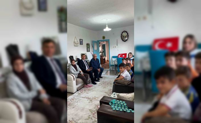 Beylikova Gençlik Merkezi’nden emekli öğretmene anlamlı ziyaret