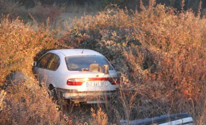 Beyşehir’de otomobil araziye savruldu: 2 yaralı