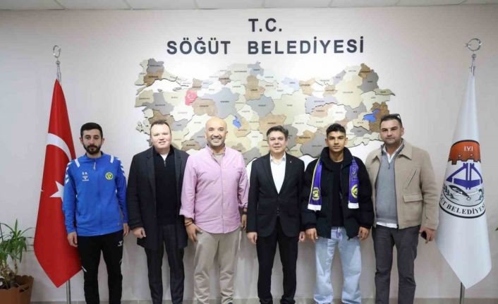 Bilecikli genç futbolcu Eskişehirspor’a transfer oldu