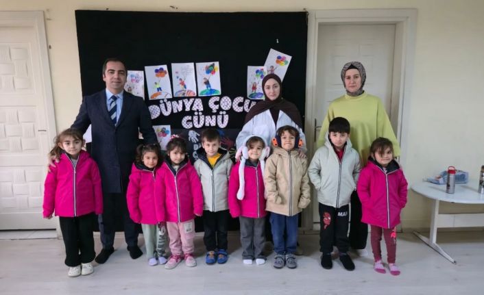 Bilecik’te bir hayırseverin mont desteği öğrencileri sevindirdi