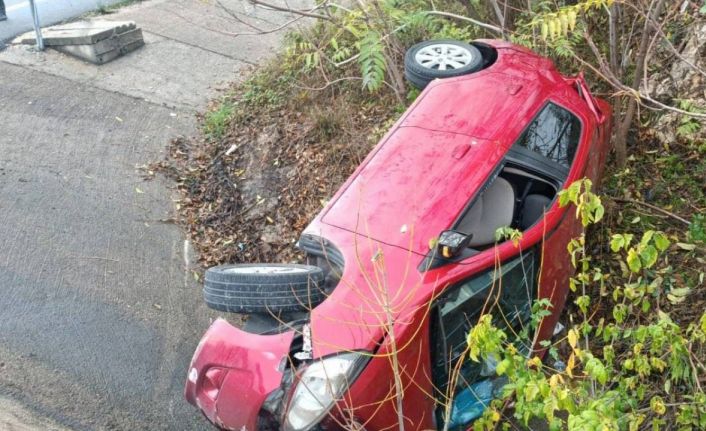 Bilecik’te takla atan otomobil yan yattı: 3 yaralı