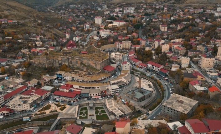 Bitlis’in tarihi çarşısı sonbaharın eşsiz renkleriyle görüntülendi