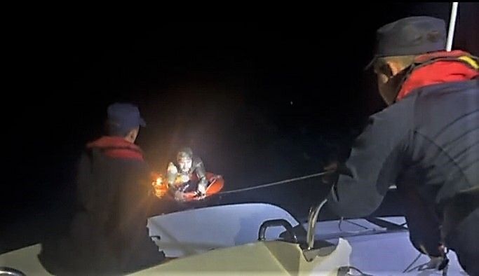 Bodrum açıklarında bitkin düşen düzensiz göçmen kurtarıldı