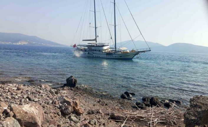 Bodrum’da yelkenli tekne karaya oturdu