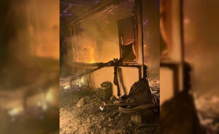 Bolu’da 2 katlı evin bir odası alev alev yandı