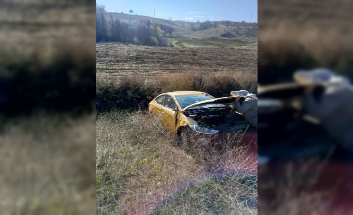 Bolu’da ticari taksi tarlaya uçtu