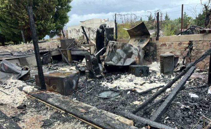 Bozcaada’da çıkan yangında otel kullanılamaz hale geldi