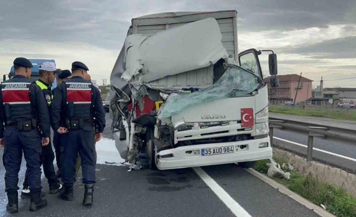 Bu araçtan sapasağlam çıkan sürücü: "Kendimi sola doğru atınca son anda kurtuldum"
