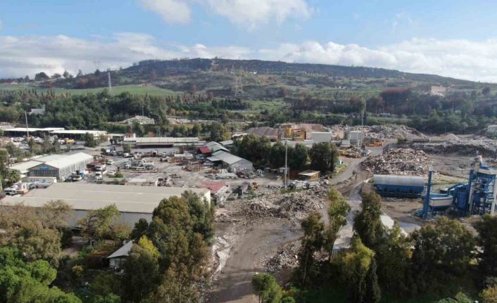 Buca Belediyesi’ne karşı çöp eylemi sürüyor