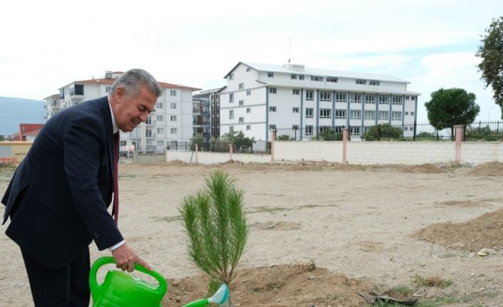 Buharkent’te ’Geleceğe Nefes Olacak’ fidanlar toprakla buluştu