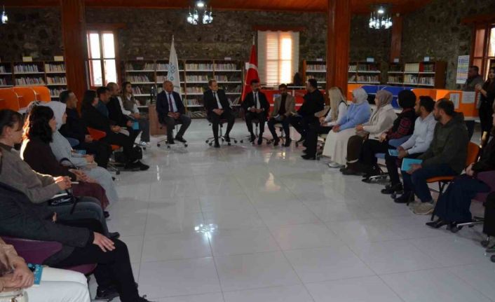 Bulanık Kaymakamı Koşansu, kütüphane buluşmalarında öğretmenlerle özel söyleşi gerçekleştirdi