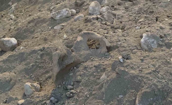Burdur’da belediyenin kazı çalışması sırasında insan kemikleri bulundu