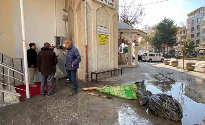 Burdur’da cami minaresinde yangın korkuttu